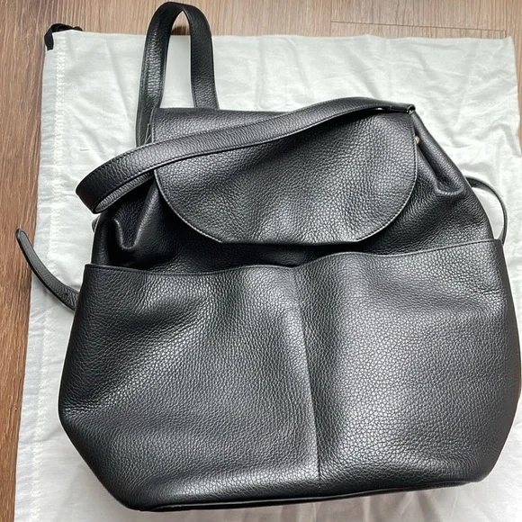 Cuyana Classic Black Backpack - Picture 8 of 8